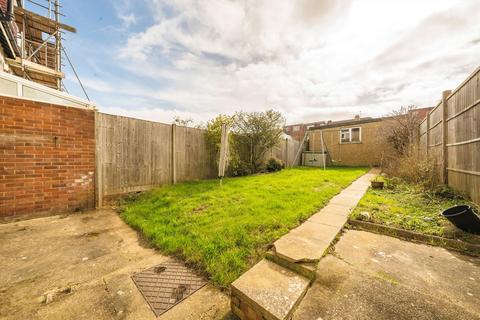3 bedroom house for sale, Brookbank Avenue, London W7
