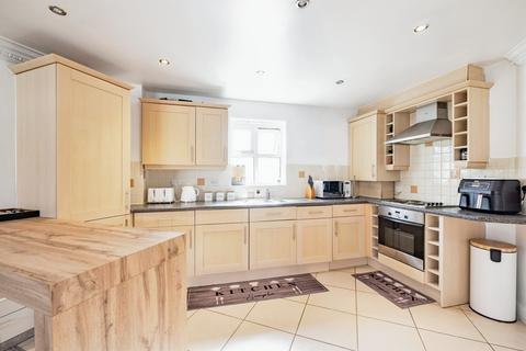 2 bedroom flat for sale, Premier Place, Watford
