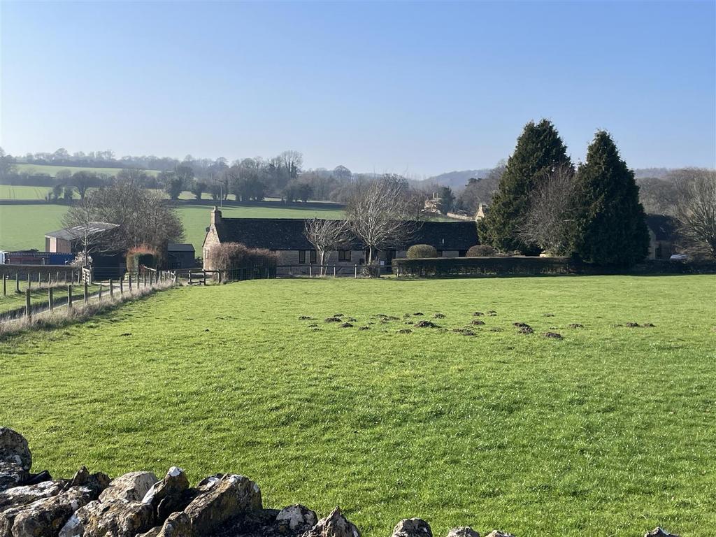 Paddock down to the barn.JPG
