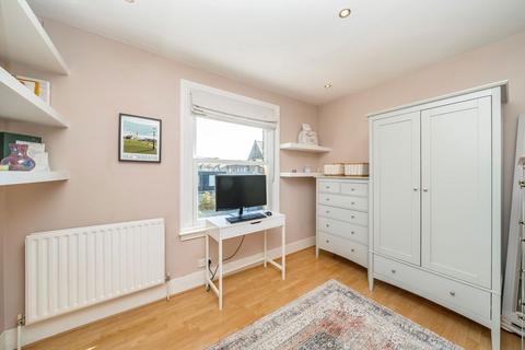 2 bedroom flat for sale, Barry Road, London SE22