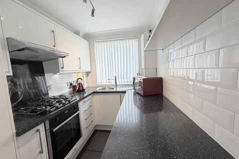 2 bedroom flat for sale, London Road, Deal