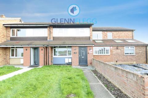 3 bedroom terraced house to rent, PARLAUNT ROAD, LANGLEY, SLOUGH, BERKSHIRE
