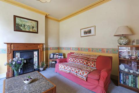 4 bedroom semi-detached house for sale, Linkfield Street, Redhill, Surrey, RH1