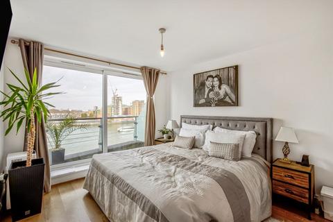 2 bedroom flat to rent, Smugglers Way, London SW18