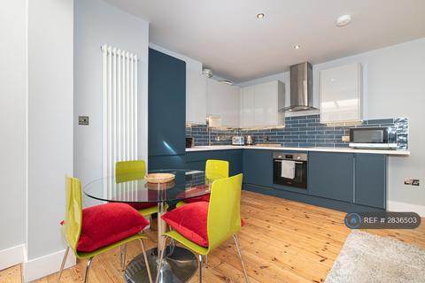 2 bedroom flat to rent, Balham High Road, London, SW12
