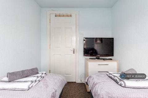 3 bedroom flat to rent, Merton Road, Watford, WD18