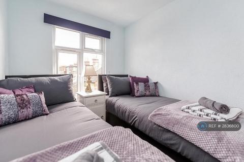 3 bedroom flat to rent, Merton Road, Watford, WD18