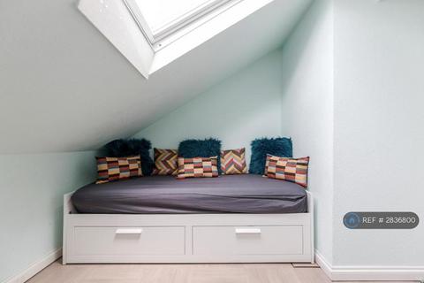 3 bedroom flat to rent, Merton Road, Watford, WD18