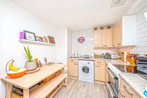 1 bedroom flat to rent, Royal Quarter, Kingston Upon Thames KT2