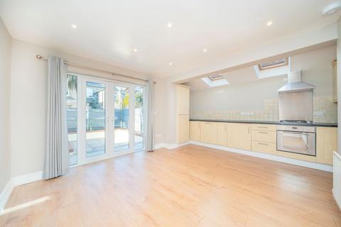 2 bedroom flat for sale, Eastbury Grove, London W4