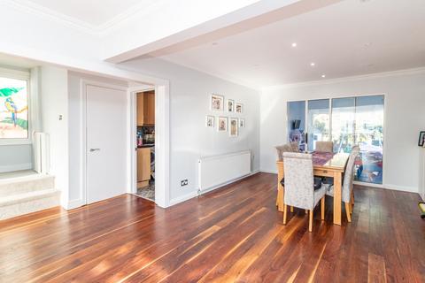 4 bedroom semi-detached house for sale, Edgwarebury Gardens, Edgware, HA8