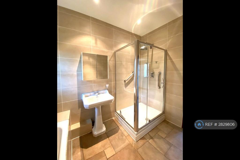 Bedroom 1 En-Suite Bath/Shower Room