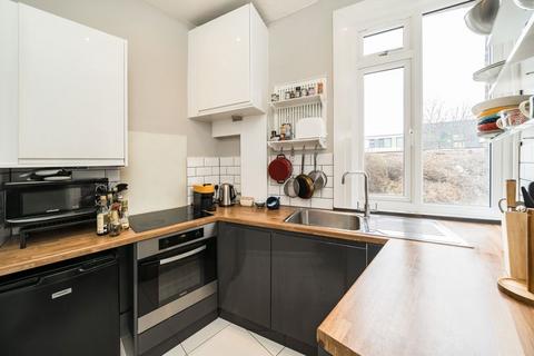 1 bedroom flat for sale, Boundaries Road, London SW12