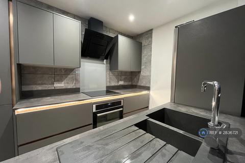 2 bedroom terraced house to rent, Liverpool Road, Eccles, Manchester, M30