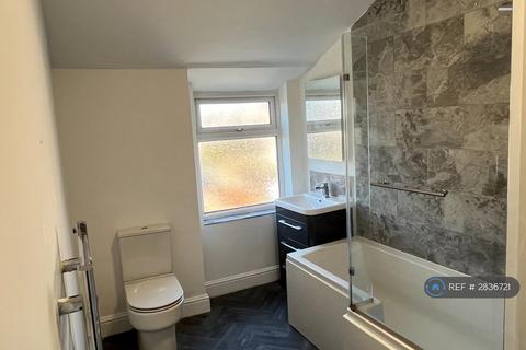 2 bedroom terraced house to rent, Liverpool Road, Eccles, Manchester, M30