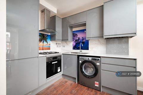 3 bedroom flat to rent, Aberdour Road, Ilford, IG3