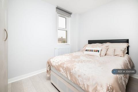 3 bedroom flat to rent, Aberdour Road, Ilford, IG3