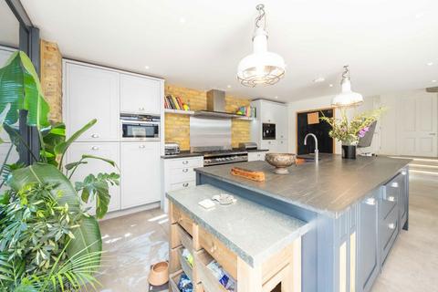5 bedroom terraced house to rent, Wolseley Gardens, London W4