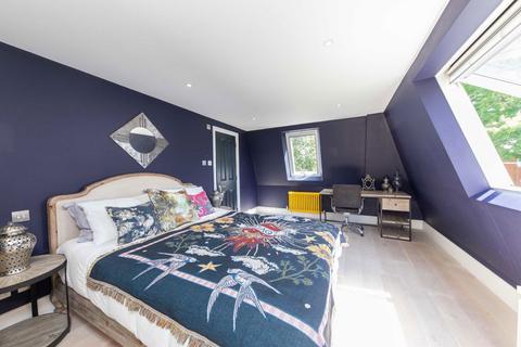 5 bedroom terraced house to rent, Wolseley Gardens, London W4