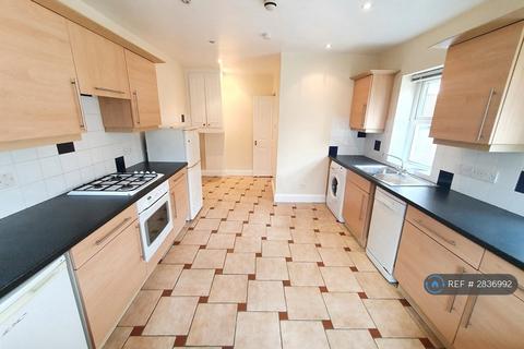 2 bedroom maisonette to rent, Fontenoy Road, London, SW12