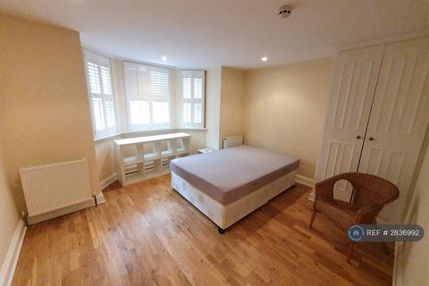 2 bedroom maisonette to rent, Fontenoy Road, London, SW12