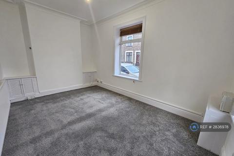 3 bedroom end of terrace house to rent, Irwell Street, Burnley, BB12