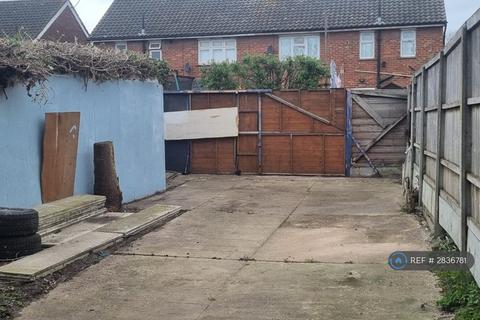 1 bedroom in a house share to rent, Ottawa Road, Tilbury, RM18