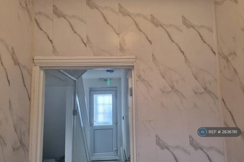 1 bedroom in a house share to rent, Ottawa Road, Tilbury, RM18