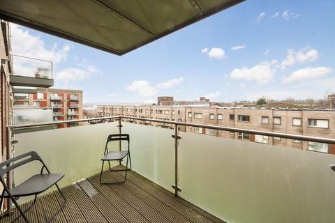 2 bedroom flat for sale, Flowers Close, London NW2
