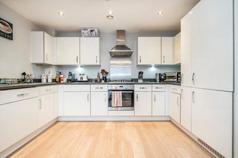 2 bedroom flat for sale, Flowers Close, London NW2