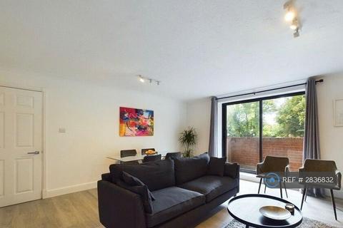 2 bedroom flat to rent, Winslow Close, Pinner, HA5