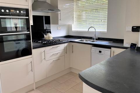2 bedroom flat to rent, Woodfield Lane, Ashtead, KT21