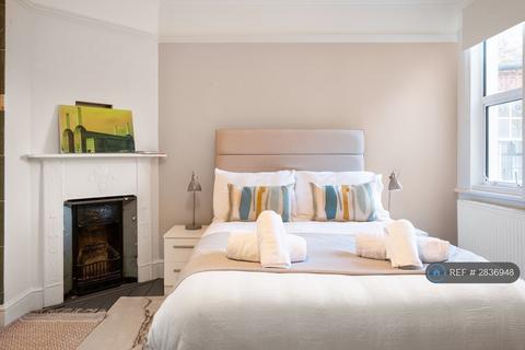 1 bedroom in a house share to rent, Drewstead Road, London, SW16