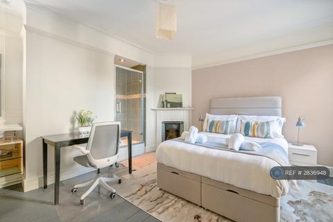 1 bedroom in a house share to rent, Drewstead Road, London, SW16