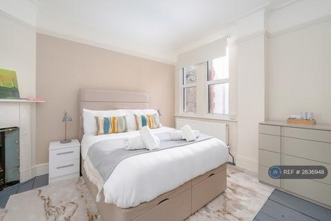 1 bedroom in a house share to rent, Drewstead Road, London, SW16