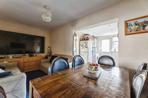 3 bedroom terraced house for sale, Cheriton Avenue, Ilford, IG5