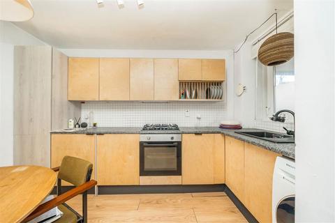 1 bedroom flat for sale, Ringmer Gardens, London N19