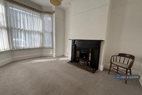 undefined, Chesnut Avenue, Hull, HU5