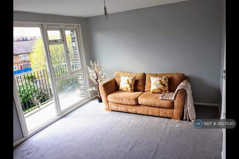 3 bedroom flat to rent, Slippers Place, London, SE16