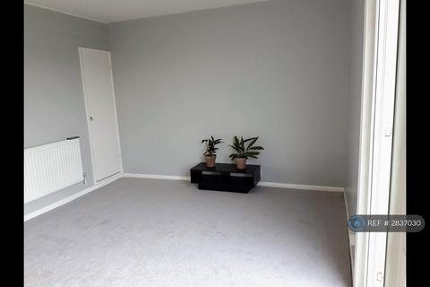 3 bedroom flat to rent, Slippers Place, London, SE16