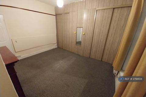 2 bedroom terraced house to rent, Newton St, Manchester, M43