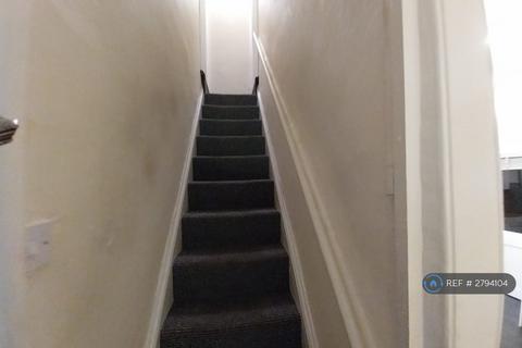 2 bedroom terraced house to rent, Newton St, Manchester, M43