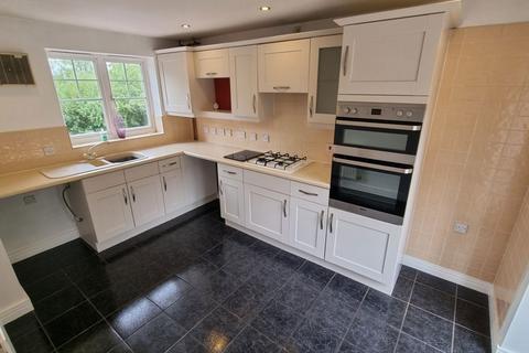 3 bedroom townhouse to rent, Avon Road, Halesowen
