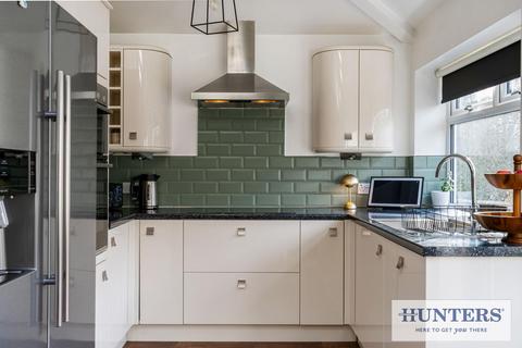 4 bedroom semi-detached house for sale, Woodhill Grove, Leeds