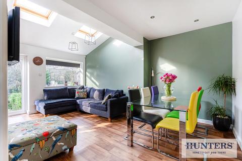 4 bedroom semi-detached house for sale, Woodhill Grove, Leeds