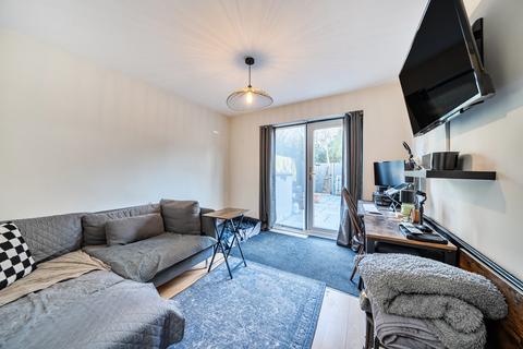 undefined, Perry Close, Uxbridge, Middlesex