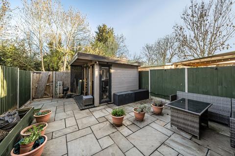 undefined, Perry Close, Uxbridge, Middlesex