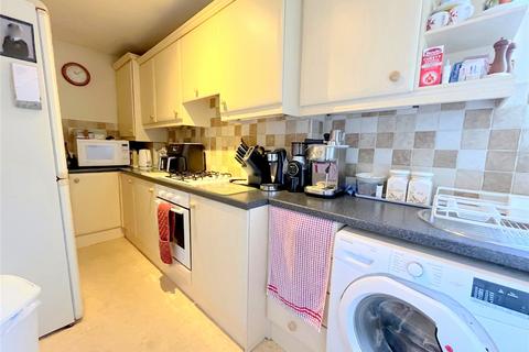 2 bedroom apartment for sale, Lymington Road, Highcliffe, Christchurch, Dorset, BH23