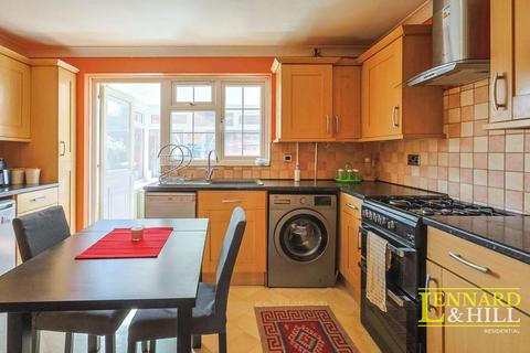 3 bedroom end of terrace house for sale, Curling Lane, Grays RM17