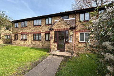 2 bedroom ground floor flat for sale, Conway Gardens, GRAYS